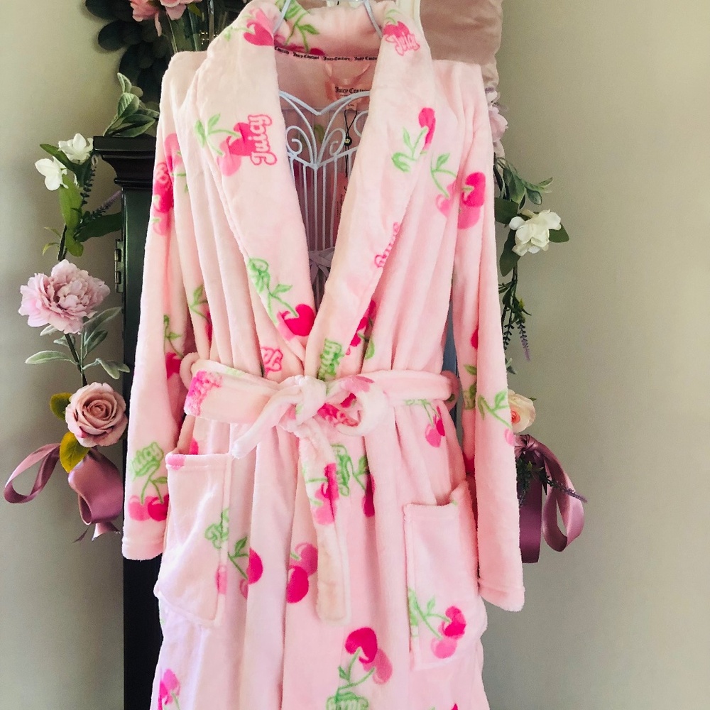 Just in Back in Stock NWT Juicy Couture Robe in Juicy Cherry
